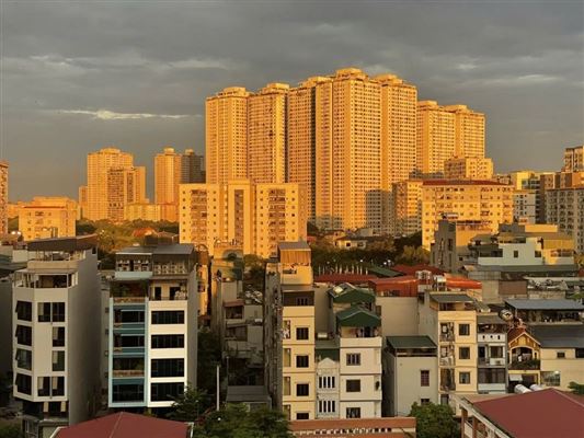 Nhà ở thương mại, đất nền: Giá sụt giảm, thanh khoản chậm