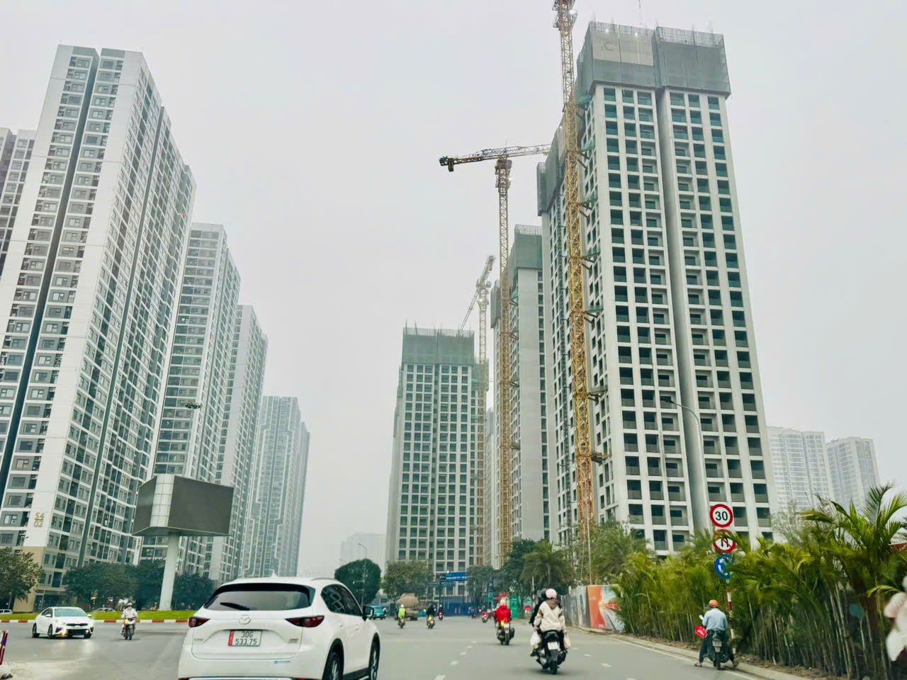 Trong qu&yacute; 2, thị trường BĐS nh&agrave; ở ghi nhận hơn 36 ngh&igrave;n sản phẩm mới, gấp hơn 2,5 lần qu&yacute; trước. Ảnh: Thu Hiền