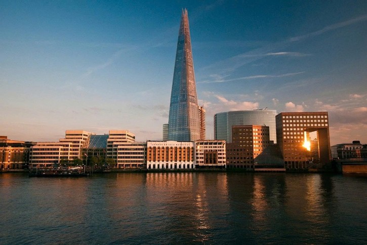 The Shard - ngọn tháp điêu khắc nổi lên từ dòng sông Thames nước Anh. The Shard - ngọn tháp điêu khắc nổi lên từ dòng sông Thames nước Anh.