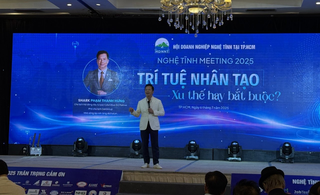 Shark Hưng (Phạm Thanh Hưng)&nbsp;&ndash; Chủ tịch Hội đồng đầu tư quỹ Columbus S.V Partner, Ph&oacute; Chủ tịch CenGroup, nh&agrave; s&aacute;ng lập nền tảng AIchot.vn. Ảnh: TS